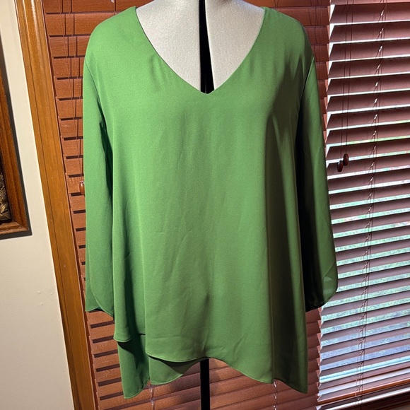Karen Kane Tops - Karen Kane Green Bracelet Sleeve Asymmetric Top Women's Size 3X